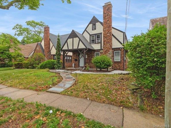 167 Lakeview Avenue, Lynbrook NY 11563