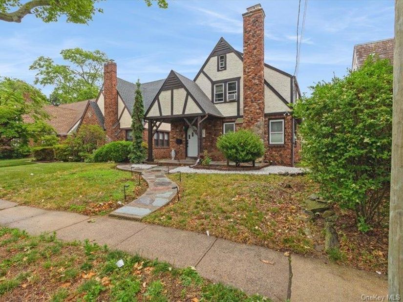 167 Lakeview Avenue, Lynbrook NY 11563