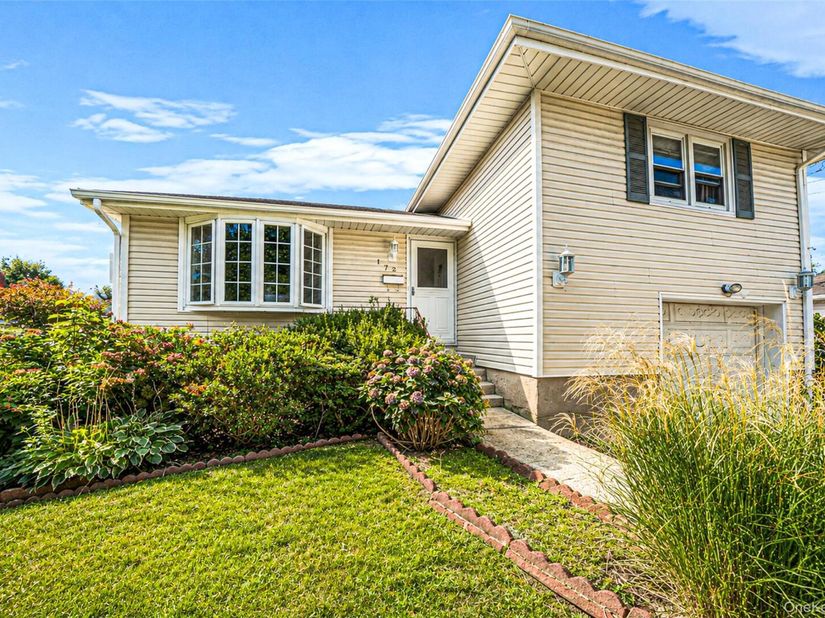 172 N Walnut Street, Massapequa NY 11758