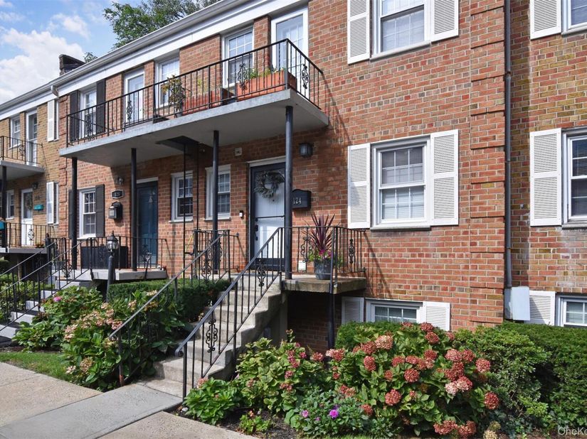 124 Texas Avenue, Bronxville NY 10708