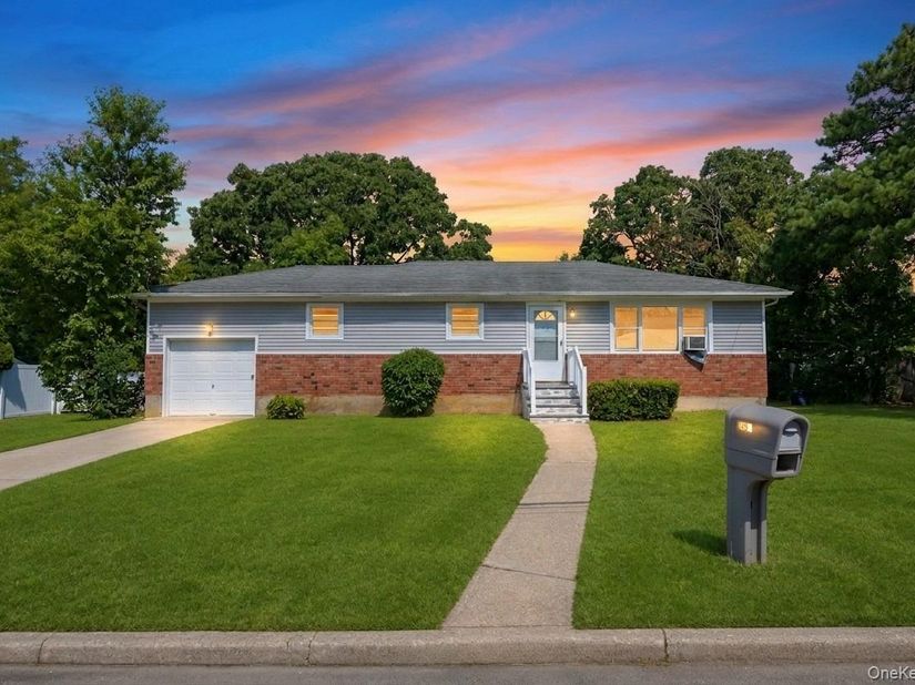 334 Robbins Street, Lindenhurst NY 11757