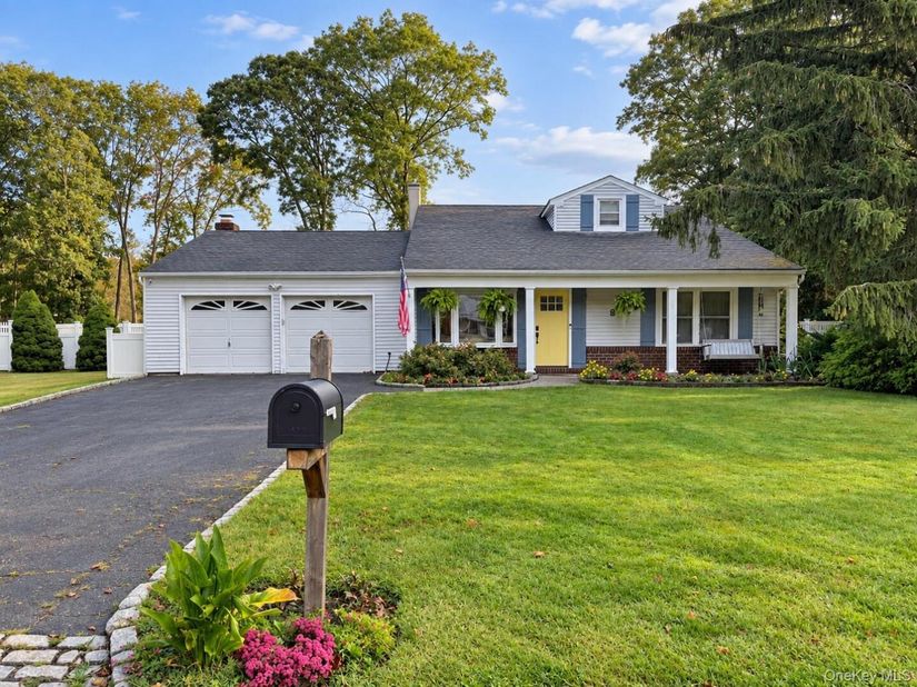 9 Sugarbush Lane, Coram NY 11727