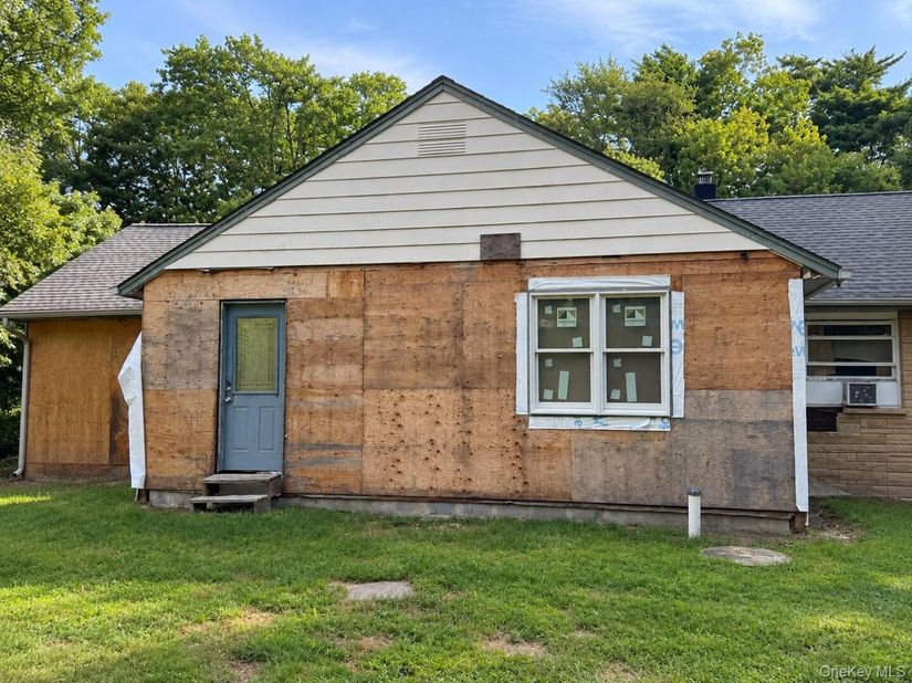 715 E Hampton Sag Harbor Turnpike, Sag Harbor NY 11963