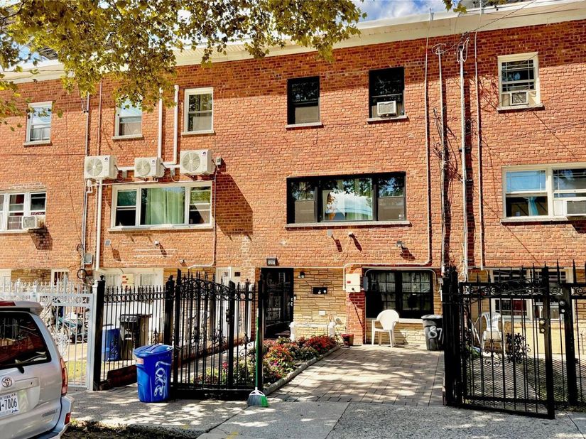 3207 Pearsall Avenue, Bronx NY 10469