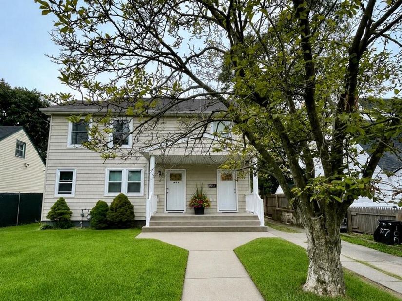 107 W Centennial Avenue, Roosevelt NY 11575