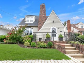 21 Hampton Avenue