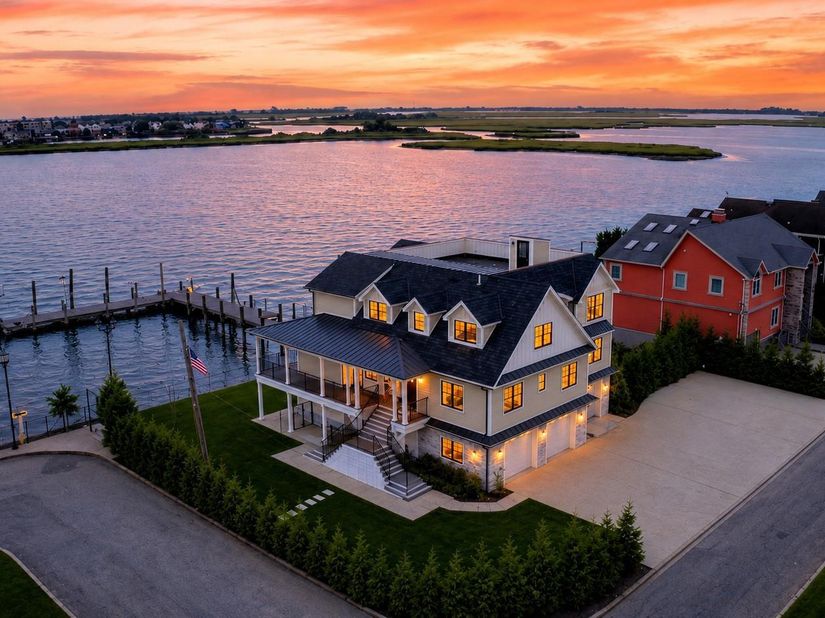1 North Drive, Baldwin Harbor NY 11510