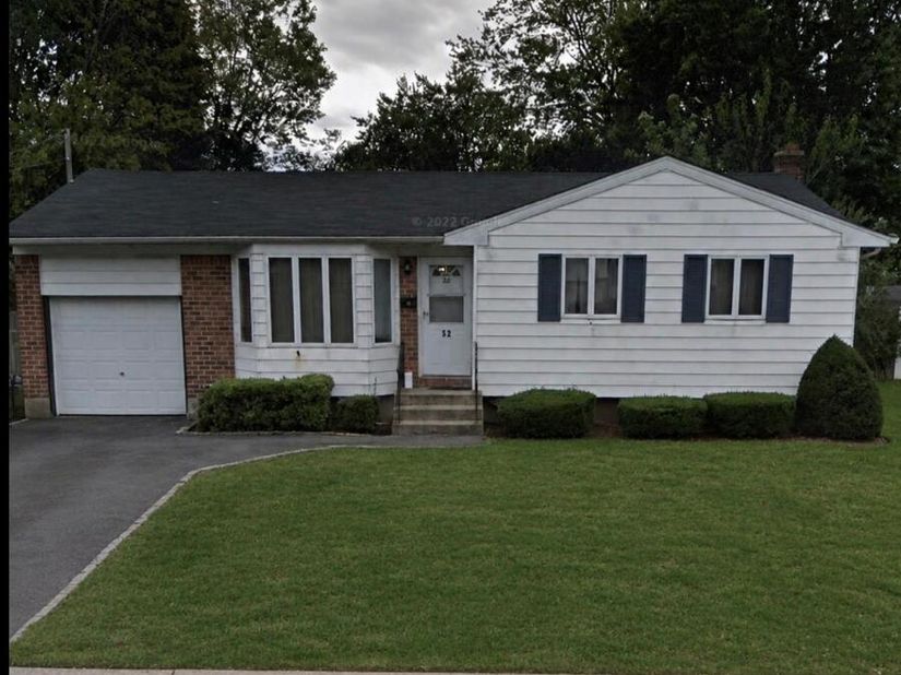 52 Headline Road, Deer Park NY 11729