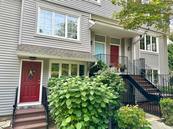 2700 Bedford Street J, Stamford CT 06905