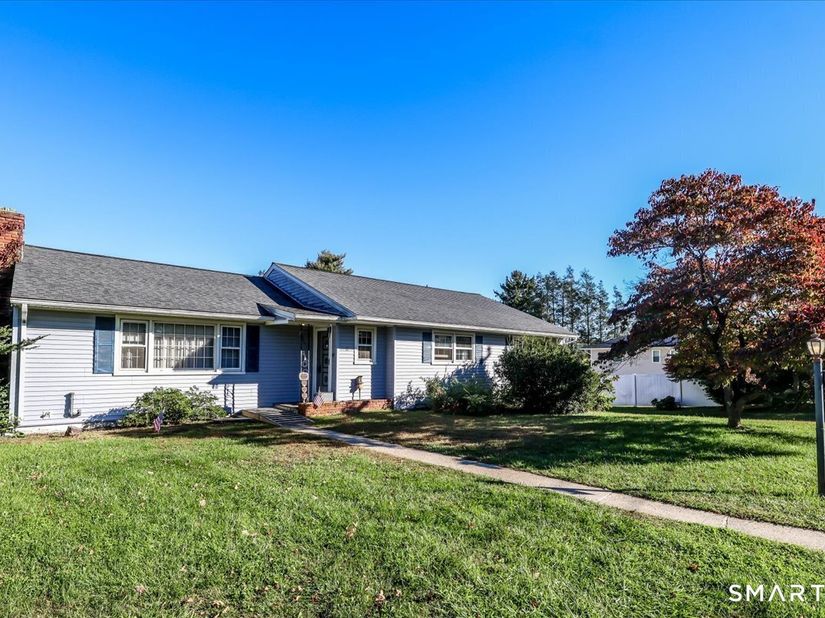 9 Kendall Terrace E, Danbury CT 06811