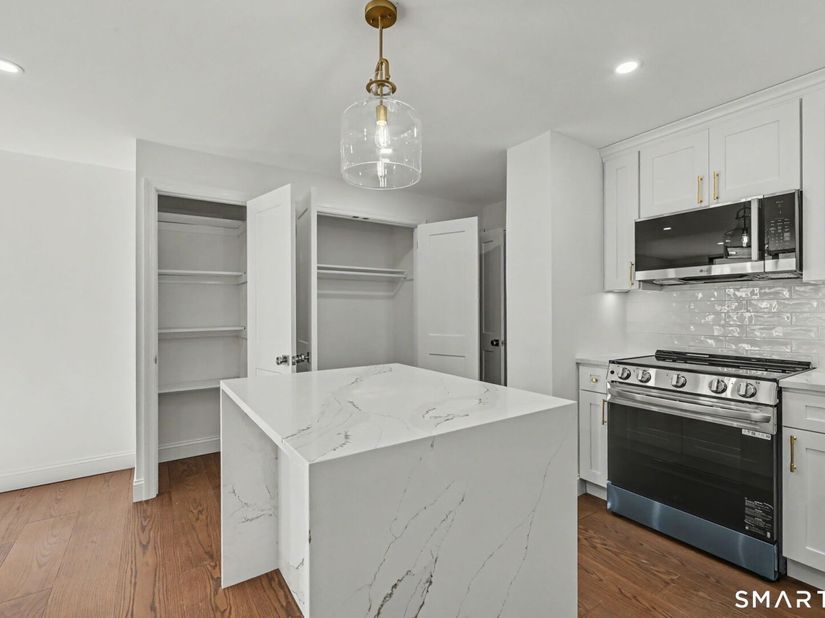 1525 E Putnam Avenue 206, Greenwich CT 06870