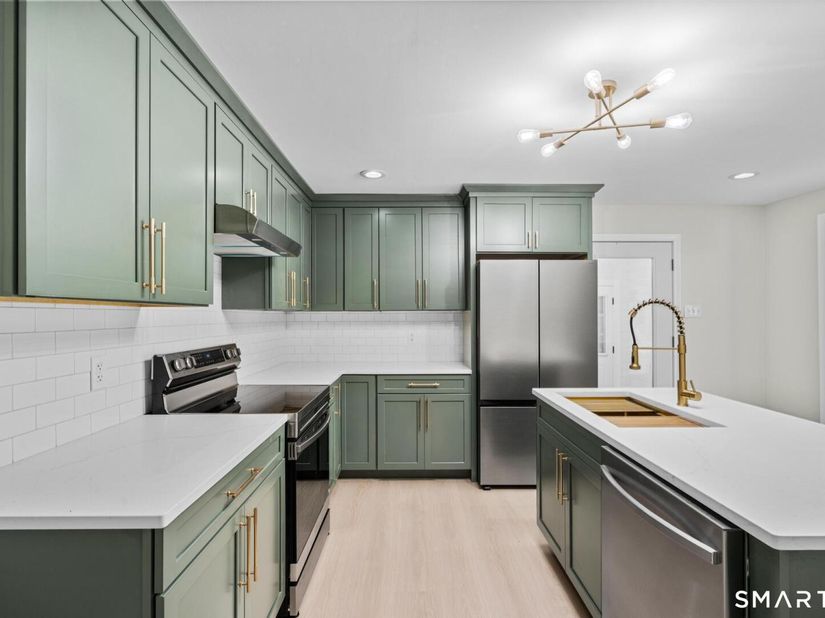 576 Huntington Street, Shelton CT 06484