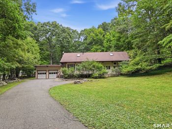 5 Old Lantern Drive S