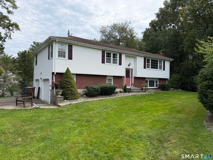 3 Poe Place, Shelton CT 06484