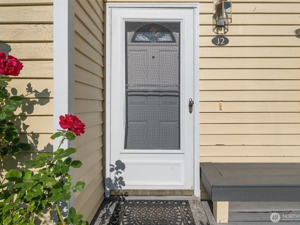 10030 NE 120th Street J2, Kirkland WA 98034