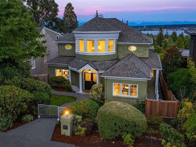 6816 51st Avenue NE, Seattle WA 98115