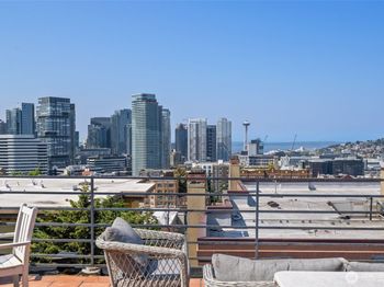 712 E Denny Way