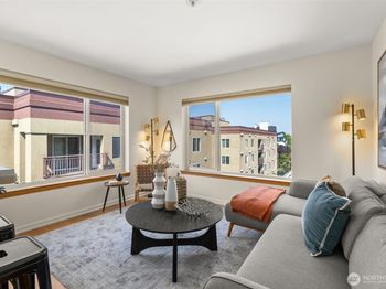712 E Denny Way