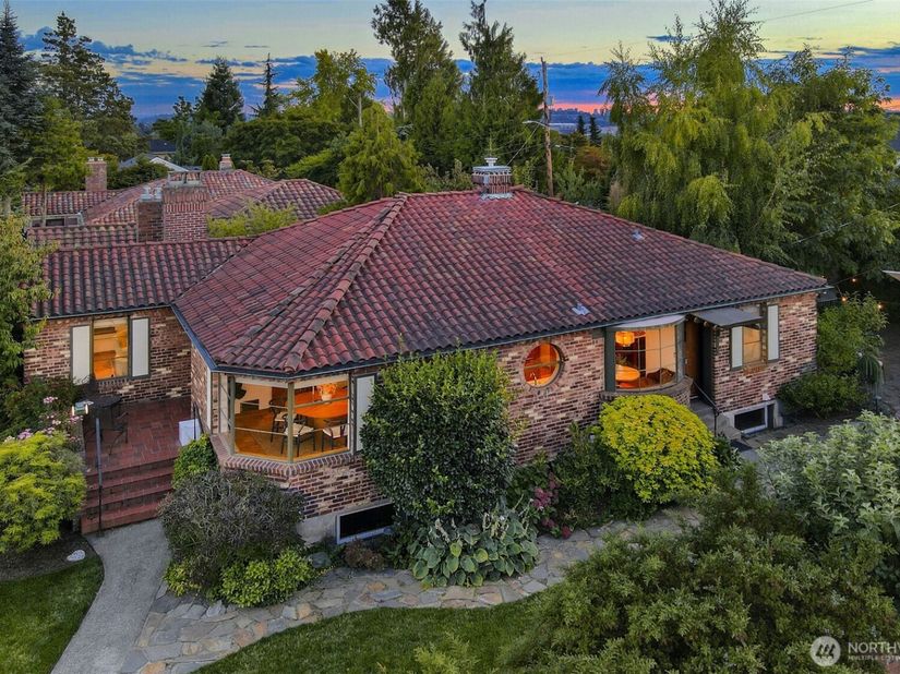 6049 Princeton Avenue NE, Seattle WA 98115