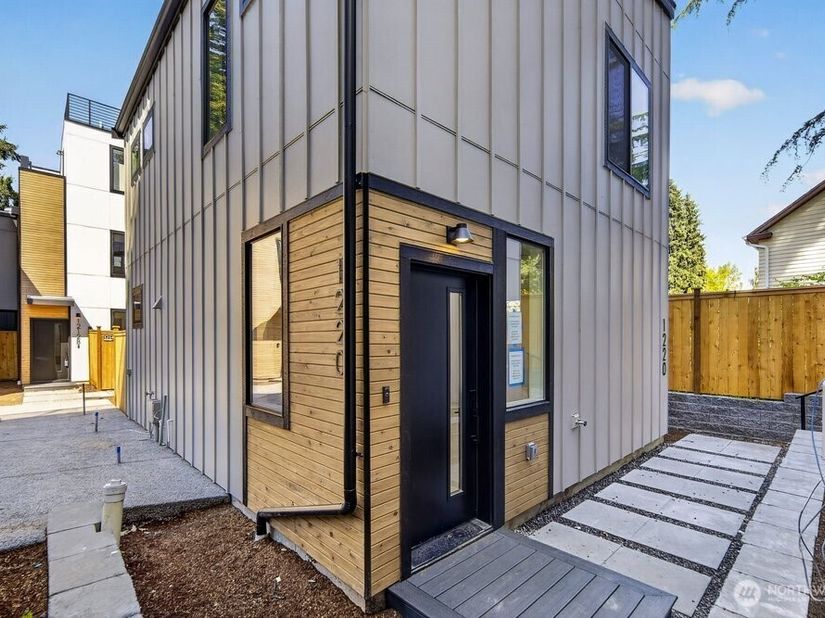 1220 NE 100th Street, Seattle WA 98125
