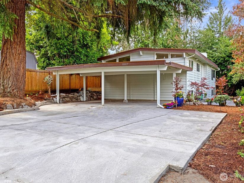 10017 12th Avenue NE, Seattle WA 98125