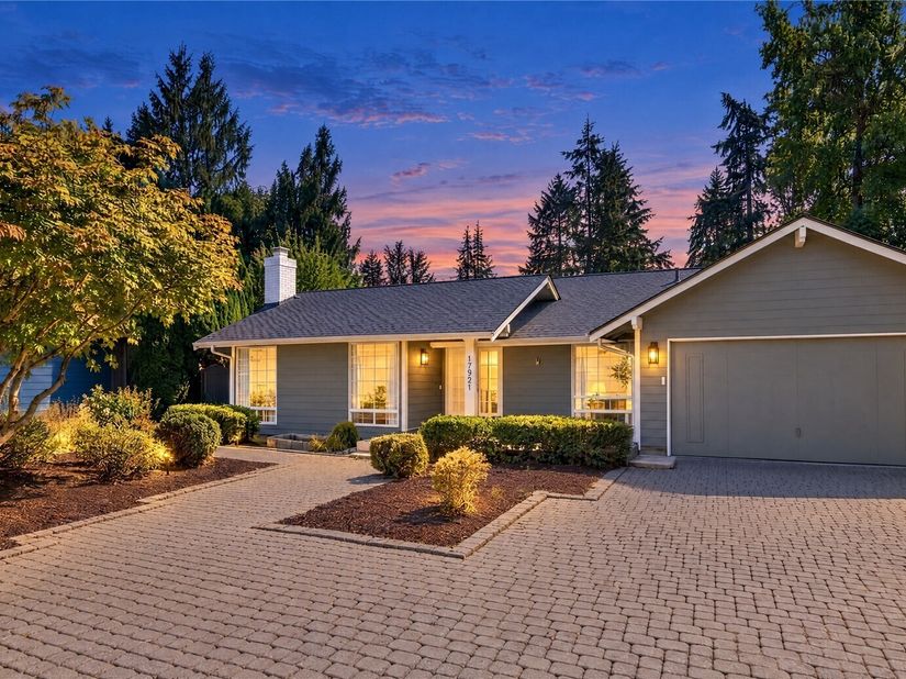 17921 NE 27th Street, Redmond WA 98052