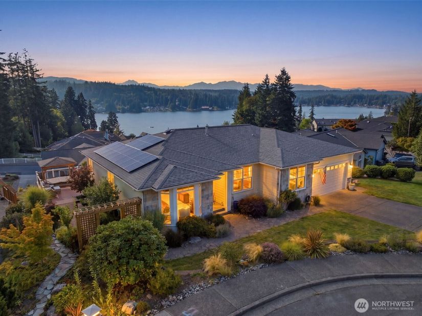 6086 Kingfisher Court, Bremerton WA 98312
