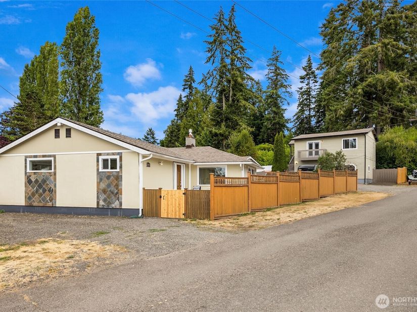 26107 James Lane NE, Kingston WA 98346