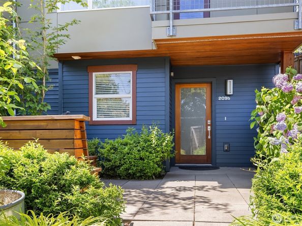 209 27th Avenue E B, Seattle WA 98112