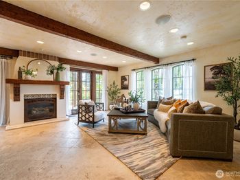 122 Waverly Way