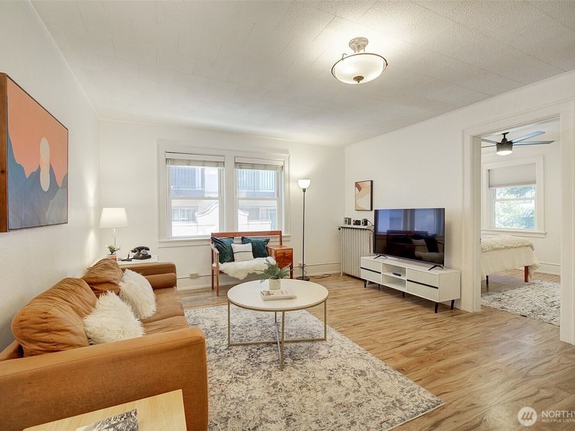 4725 15th Avenue NE 16, Seattle WA 98105