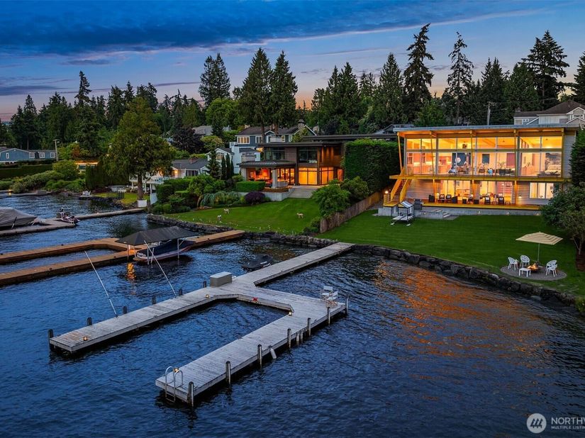 Undisclosed Address #2531459, Mercer Island WA 98040