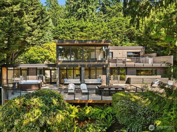 899 NW Elford Drive, Seattle WA 98177