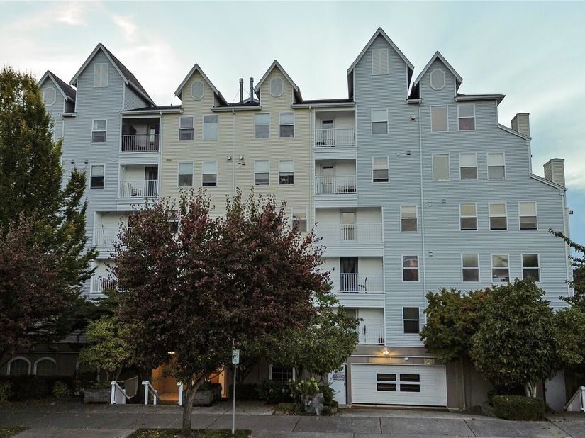 2522 Rucker Avenue 408, Everett WA 98201