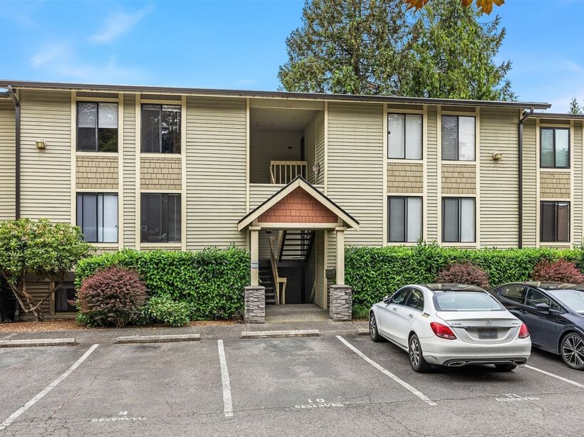 11801 100th Avenue NE A103, Kirkland WA 98034