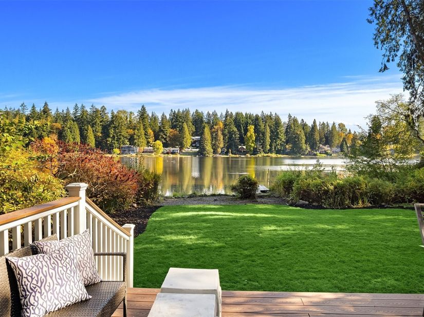 13806 W Lake Kathleen Dr SE, Renton WA 98059