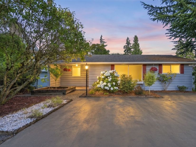 11526 3rd Avenue NE, Seattle WA 98125
