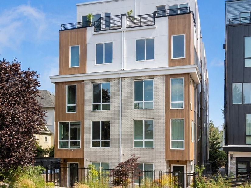 222 10th Avenue E D, Seattle WA 98102