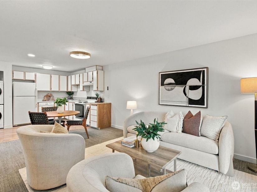 5225 50th Avenue NE 204, Seattle WA 98105