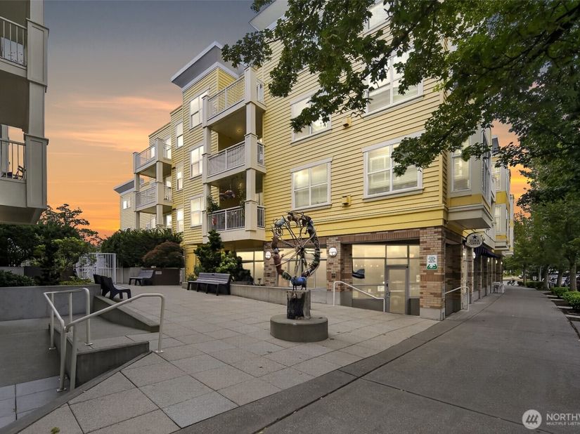 2901 NE Blakeley 401, Seattle WA 98105