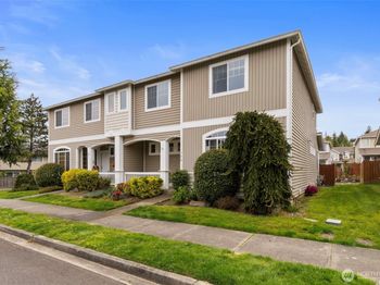 734 Glenmore Loop
