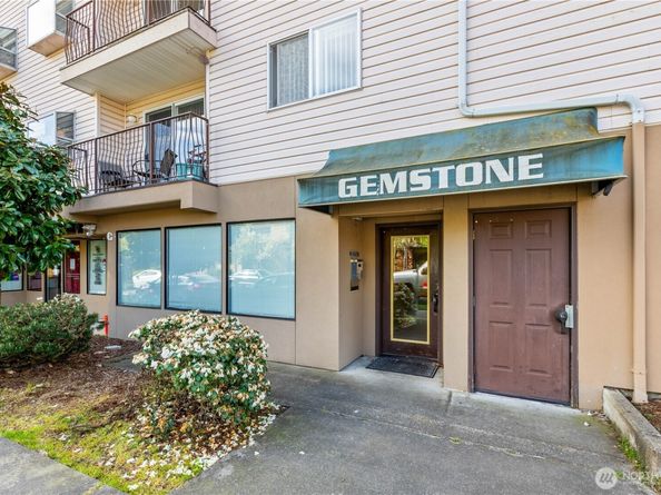 12056 15th Avenue NE 404, Seattle WA 98125