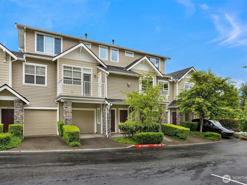 1601 NE Katsura Street 103, Issaquah WA 98029