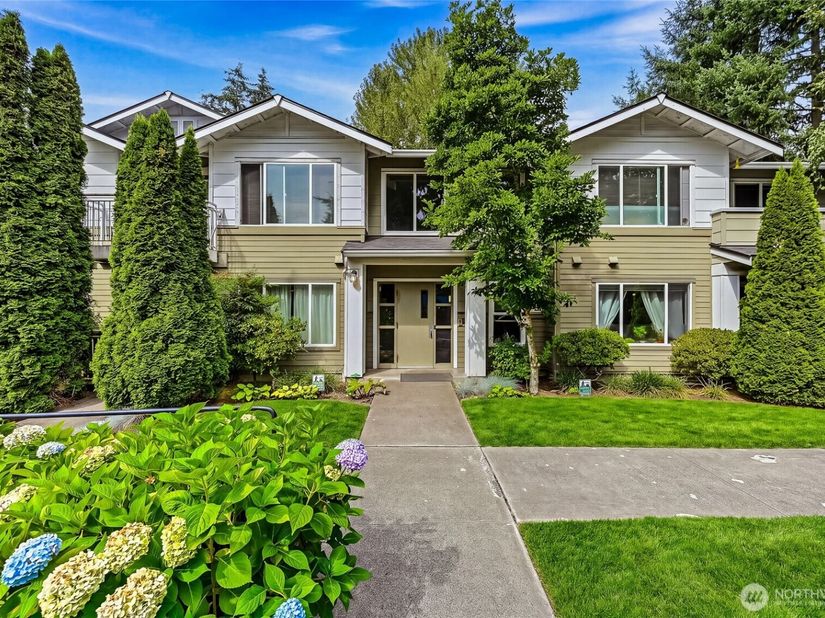 10931 124th Avenue NE 206, Kirkland WA 98033