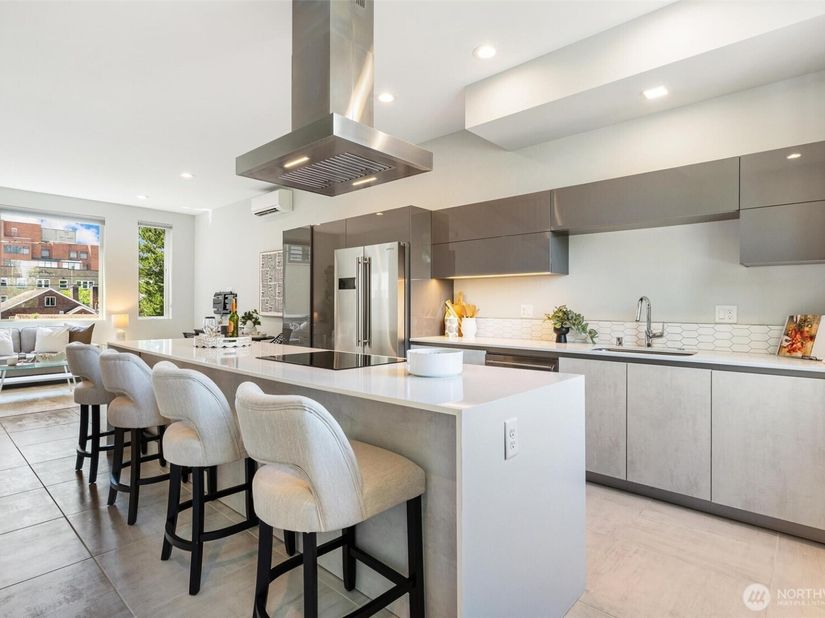 305 17th Avenue E, Seattle WA 98112
