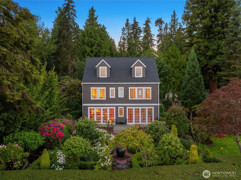 8916 Ferncliff Avenue NE, Bainbridge Island WA 98110