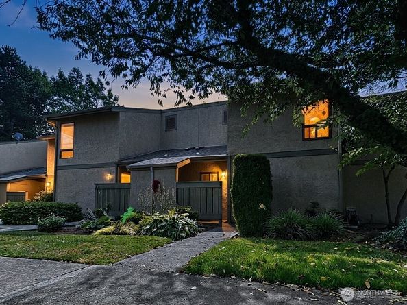 10011 NE 138th Place A5, Kirkland WA 98034