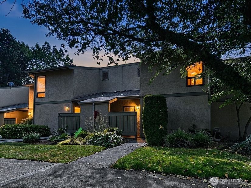 10011 NE 138th Place A5, Kirkland WA 98034