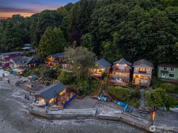 28243 Manzanita Beach Road SW, Vashon WA 98070