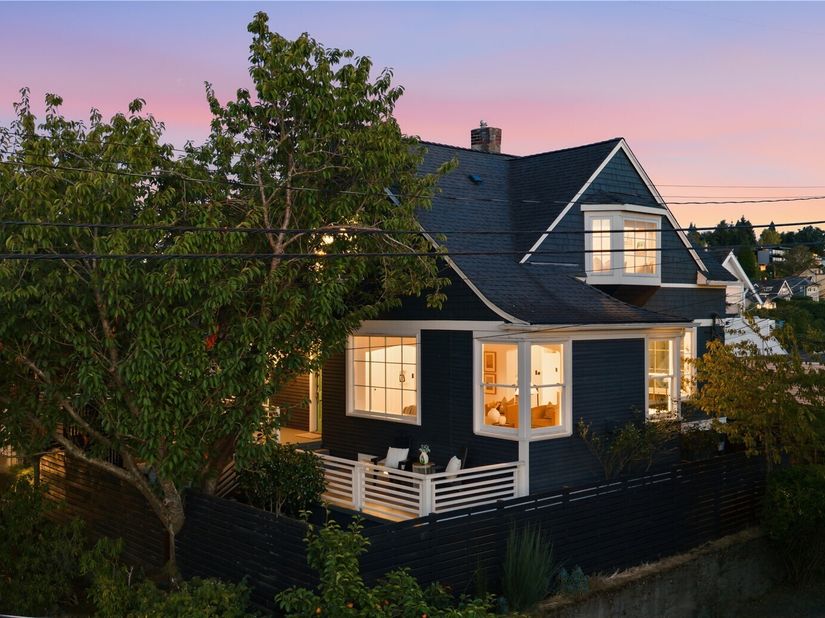 1009 W Crockett Street, Seattle WA 98119